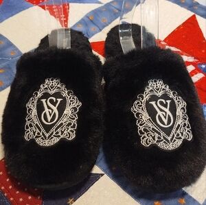 Victoria Secret Closed-Toe Faux Fur Slippers Logo